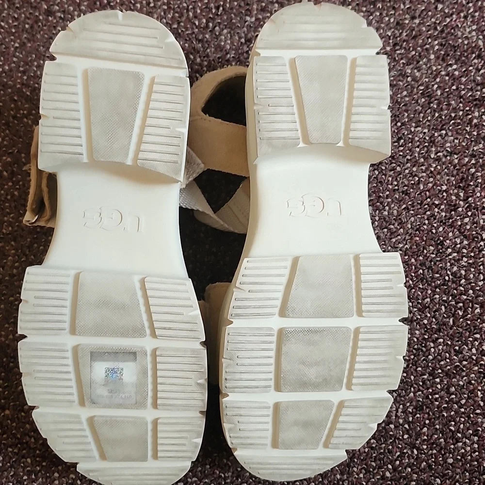 UGG White and Tan Sandals with Padded Straps - Picture 5 of 11